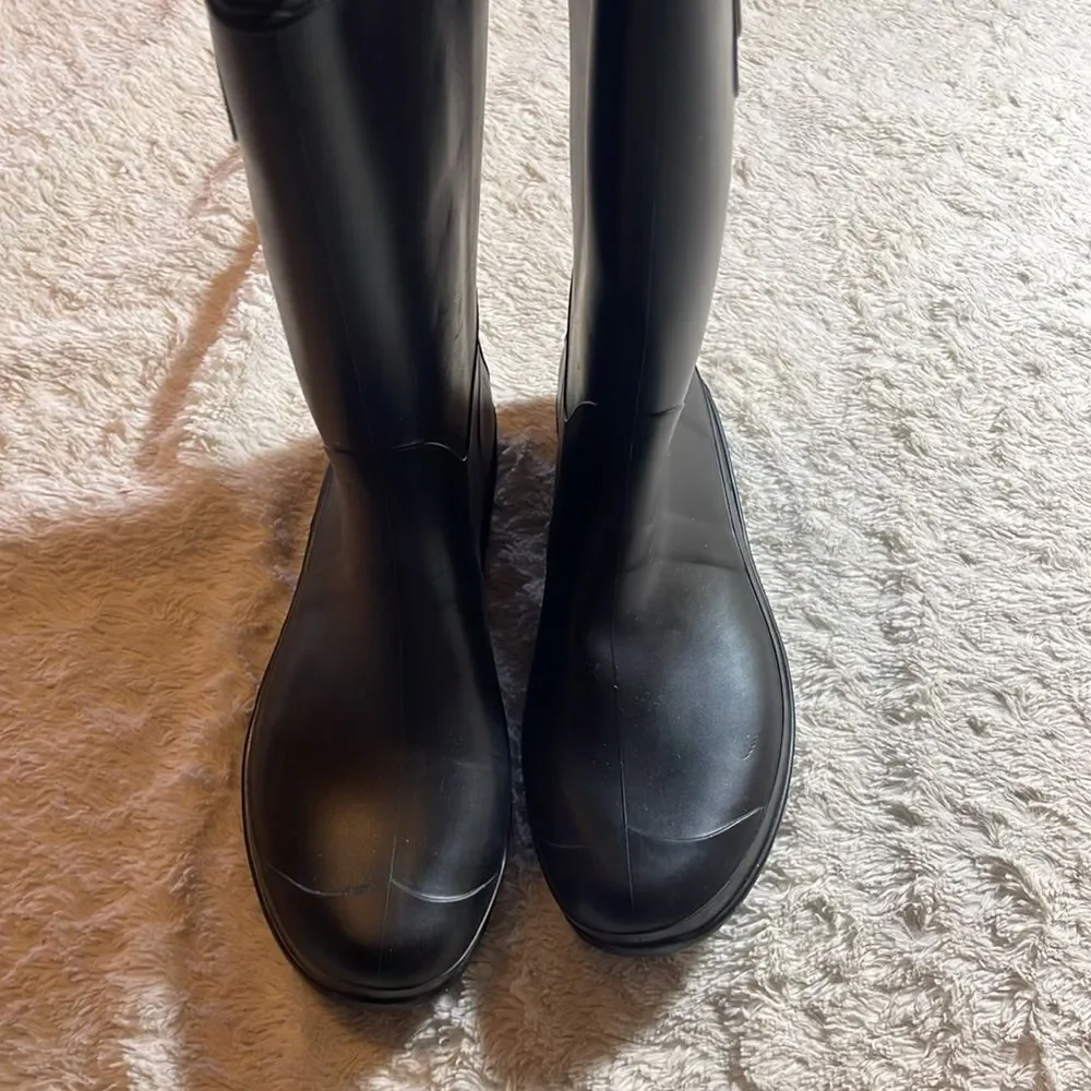 Men’s midcalf kamik rain boots size 6